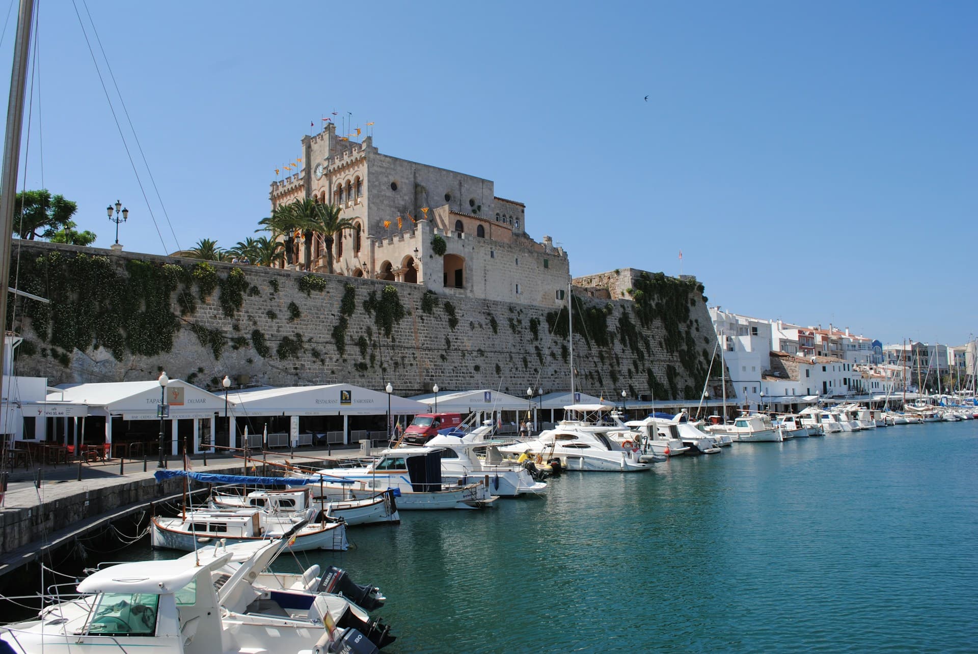 Viajar a Menorca sin parecer turista